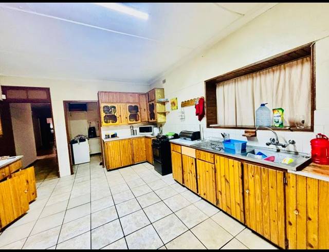 3 BEDROOM HOUSE FOR SALE IN VANDERBIJLPARK CE 2